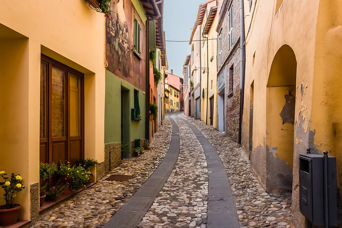 Il borgo dei murales. È Dozza, in Emilia Romagna