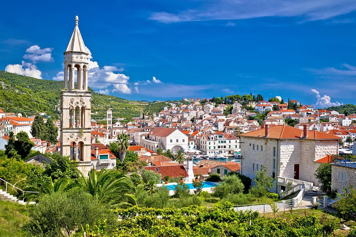 Hvar, in moto alla scoperta dell'Isola lunga della Croazia