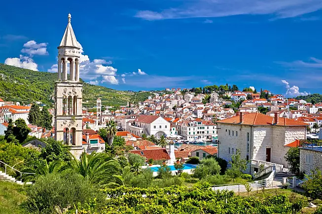 Hvar, in moto alla scoperta dell'Isola lunga della Croazia