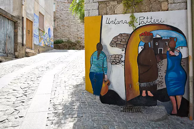 Orgosolo è tra i più bei borghi dei murales in Italia.