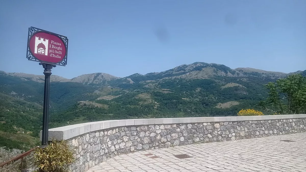 La vista da Aieta sulle alture del Pollino. 
