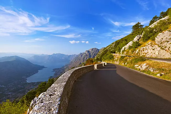 Cattaro, la Serpentine Kotor, strada dei 50 tornanti. 614707742
