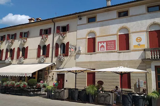 Cison di Valmarino, particolare del borgo. 