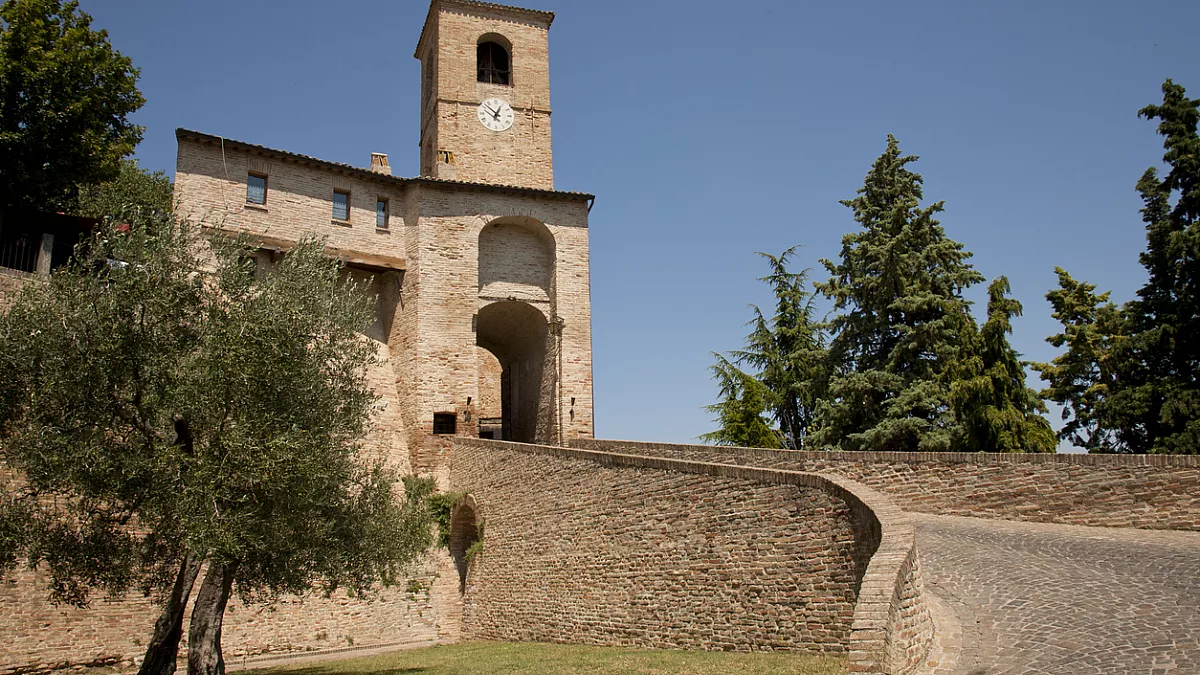 Montegridolfo, uno dei più caratteristici borghi malatestiani.
