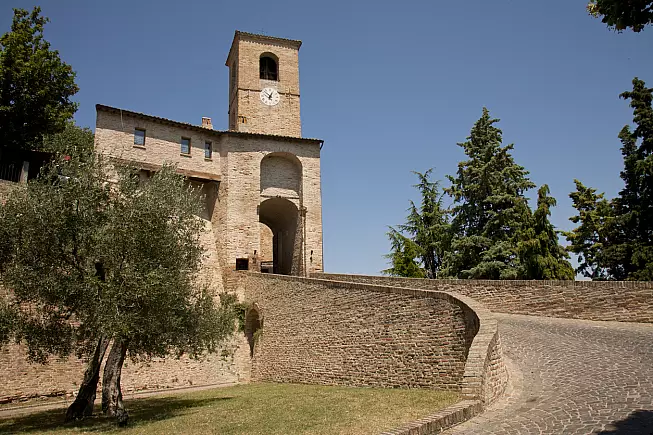 Montegridolfo, uno dei più caratteristici borghi malatestiani.