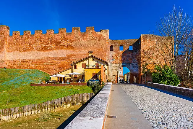 Castelfranco Veneto, le porte del centro medievale. 