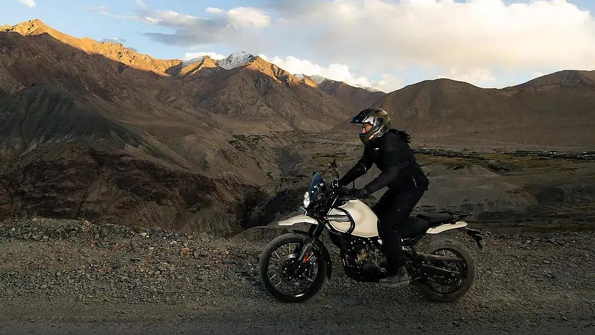 Motocicletta guidata in montagna, Royal Enfield Himalayan 450