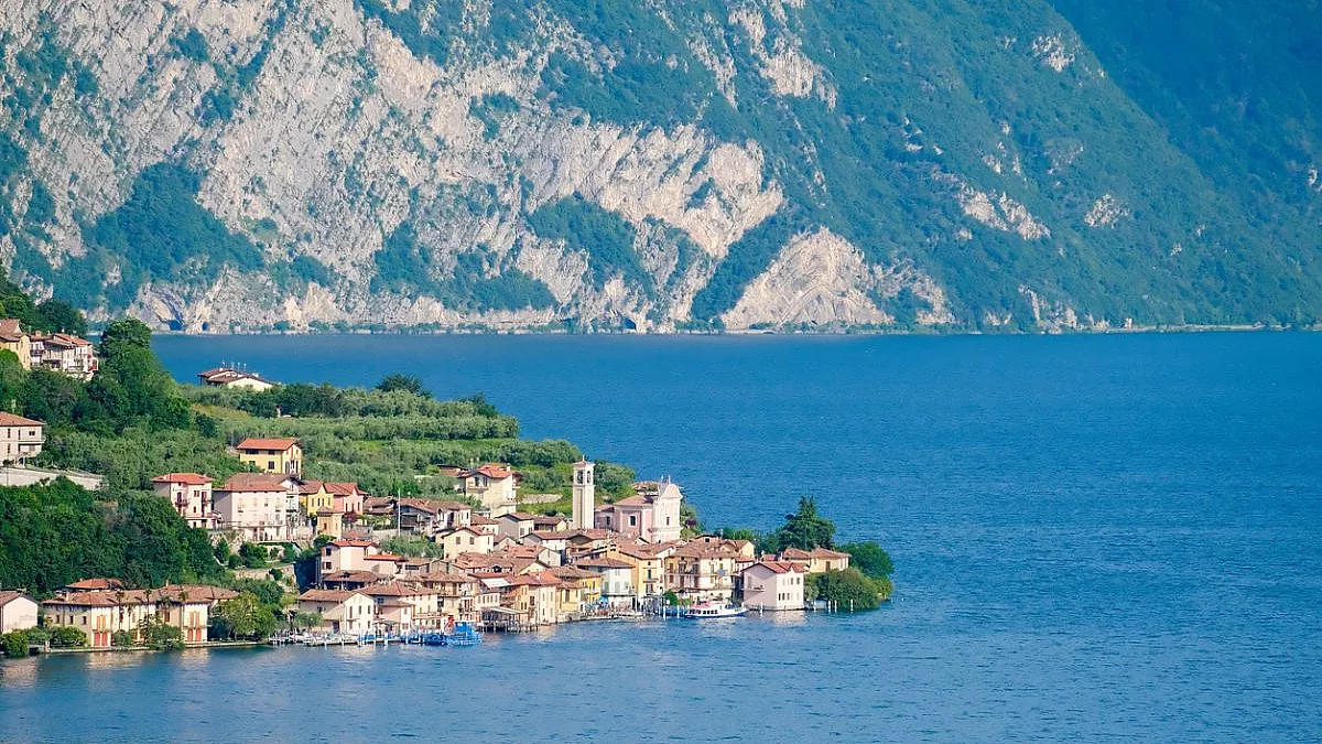 Vista dall'alto del Lago d'Iseo