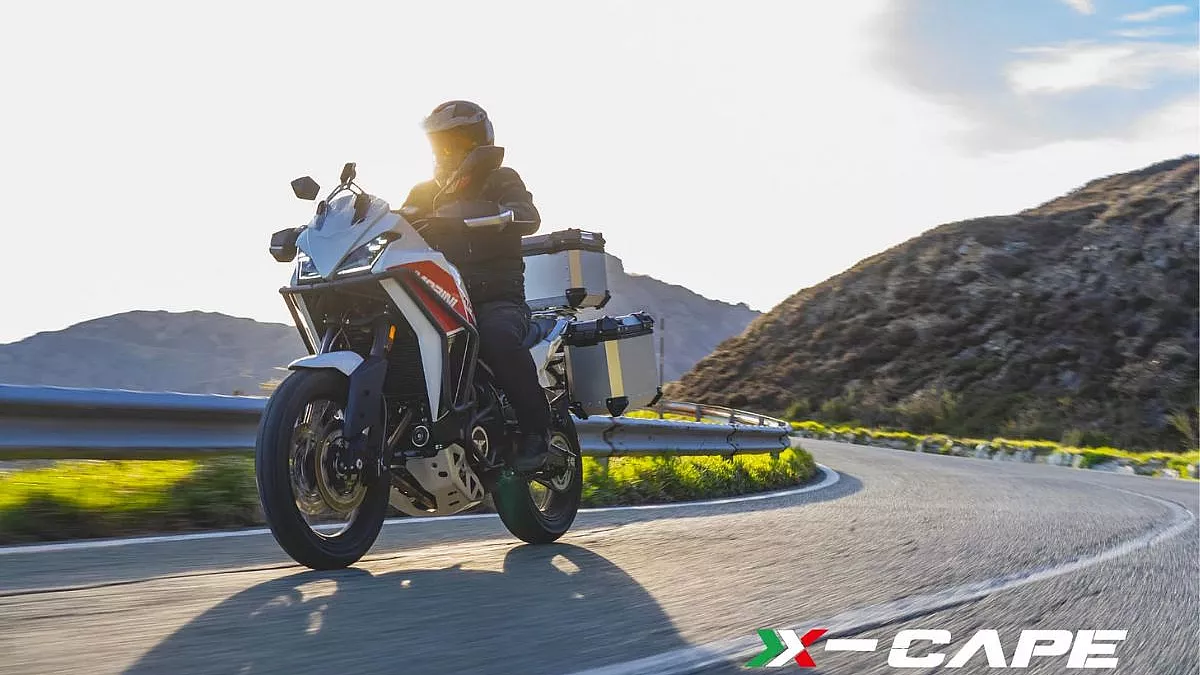 Moto Morini X-CAPE Carrara White su strada