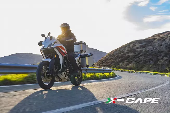 Moto Morini X-CAPE Carrara White su strada