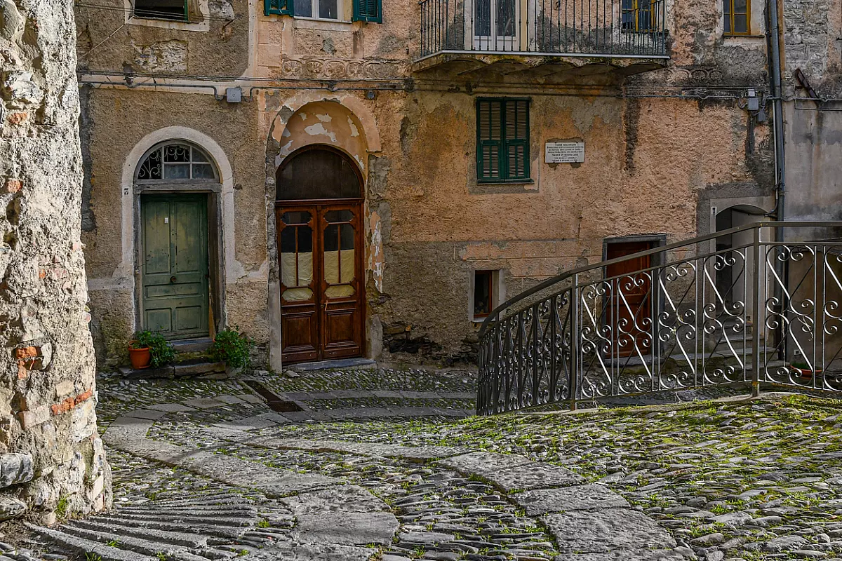 Scorcio del centro storico del borgo di Triora.