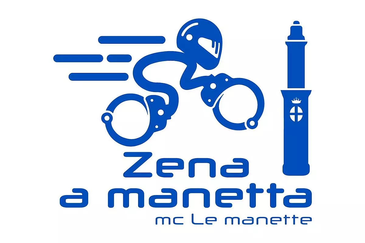 Copertina della pagina Facebook di un evento chiamato Zena a manetta, che mostra un motociclista stilizzato su una moto, le cui ruote sono a forma di manette