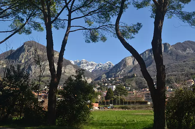 Calolziocorte ai piedi del Monte Resegone. 