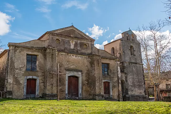 La chiesa di Roscigno Vecchio. 