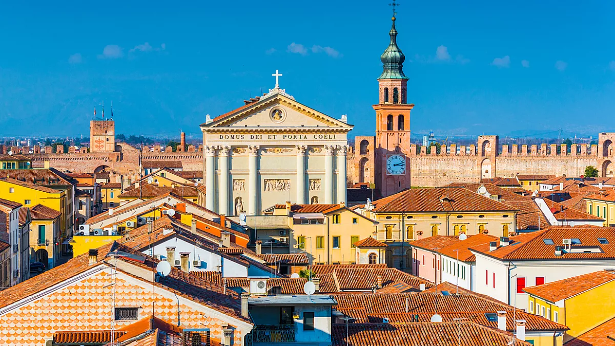 Vista di Cittadella, con al centro il Duomo. 