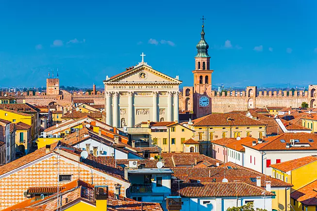 Vista di Cittadella, con al centro il Duomo. 