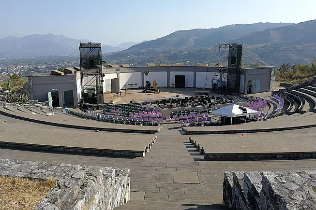 Il Teatro dei Ruderi, una delle attrazioni a Cirella, frazione di Diamante. 