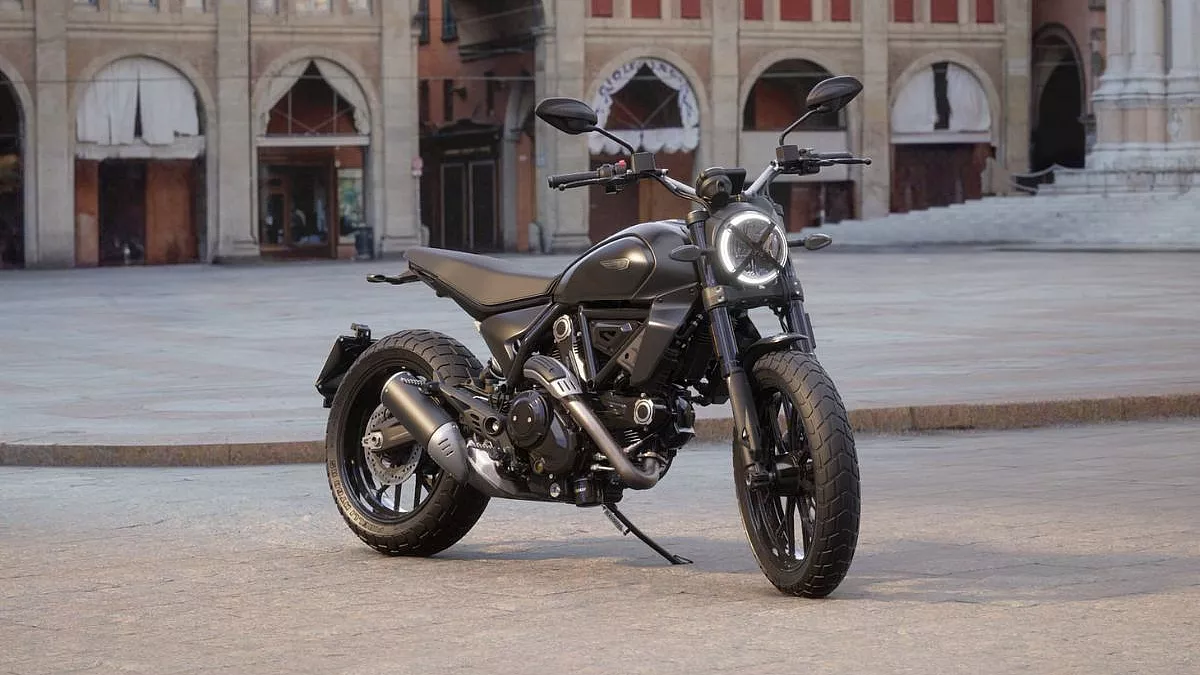 Ducati Scrambler Icon Dark 2025 (piazza)