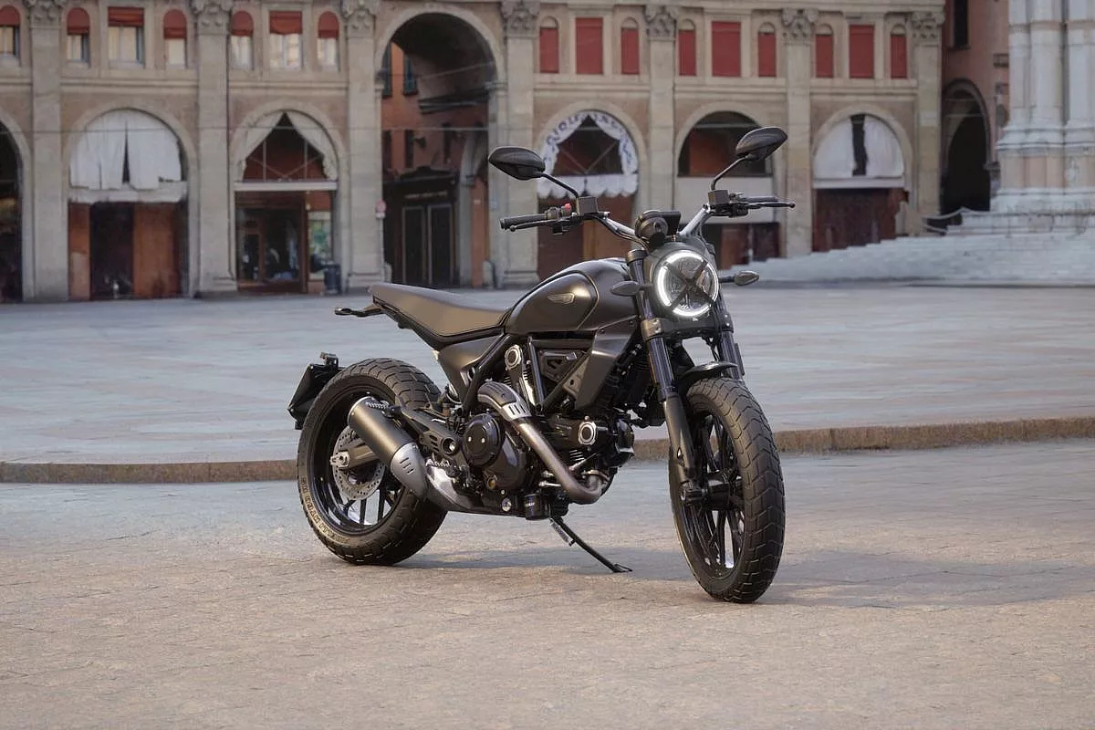 Ducati Scrambler Icon Dark 2025 (piazza)