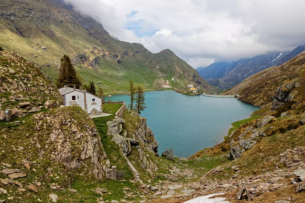 Immerso nella natura più rigogliosa del Piemonte questa lago è davvero