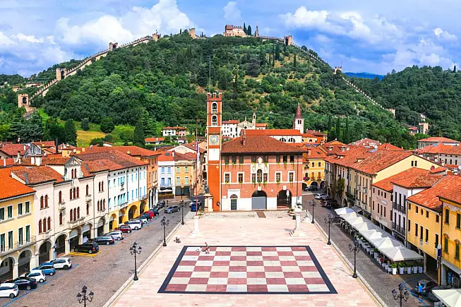 Marostica, città degli Scacchi con la Piazza degli Scacchi