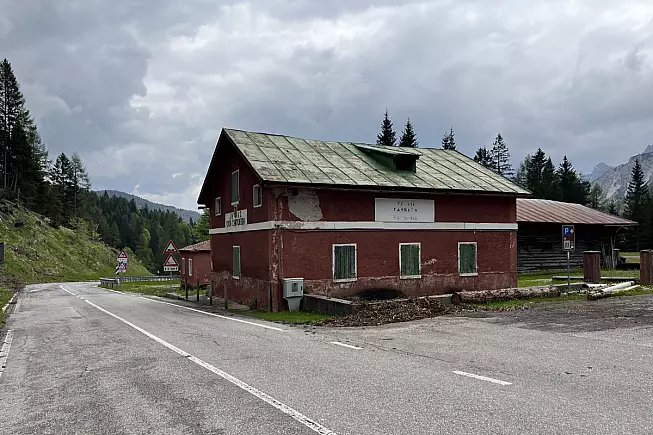 2435680835