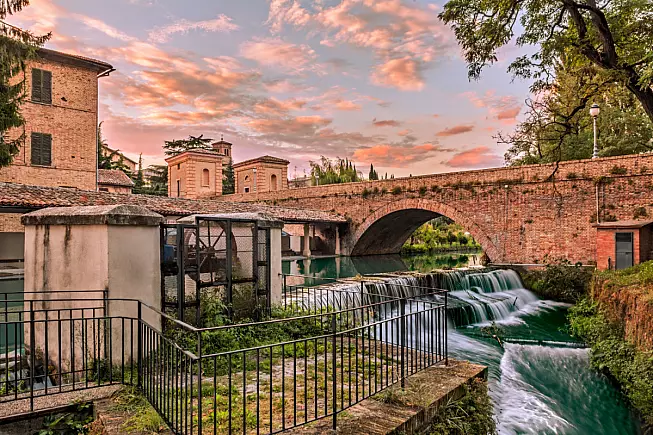 Bevagna, Umbria, il ponte dal cuore romano
