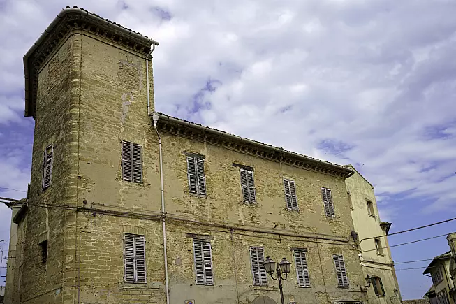 Uno dei palazzi storici di Camerano. 