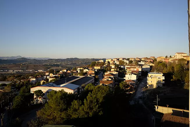Panorama da Camerano con vista sulle colline del Conero. 