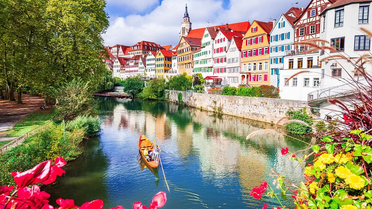 Centro storico di Tubingen e vista sul fiume Neckar, Tubingen, Germania. emicristea, iStock