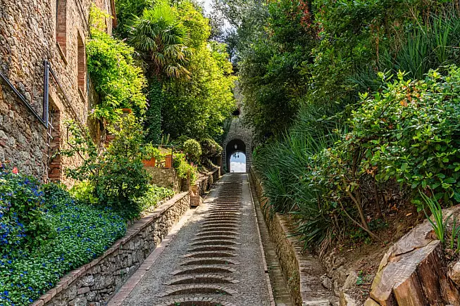 Cetona, provincia di Siena, Toscana. Scorcio del borgo