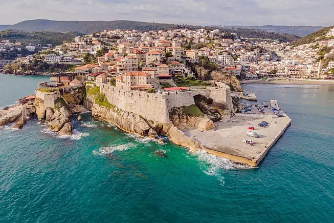Dulcigno, Montenegro, vista con Torre dell'Orologio