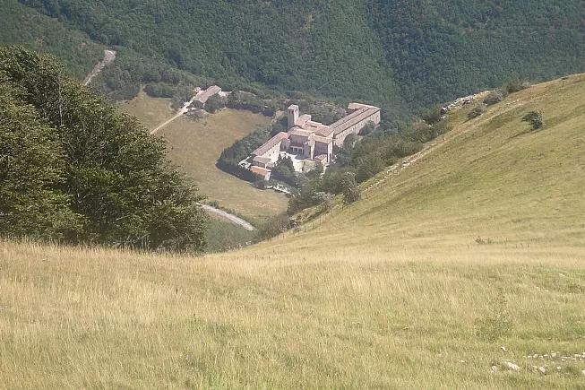Il Monastero di Fonte Avellana visto dall'alto. 