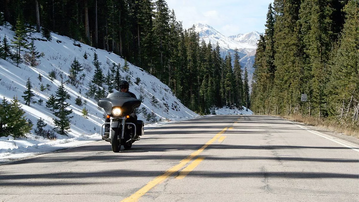 Harley Davidson Electra Glide, su strada invernale