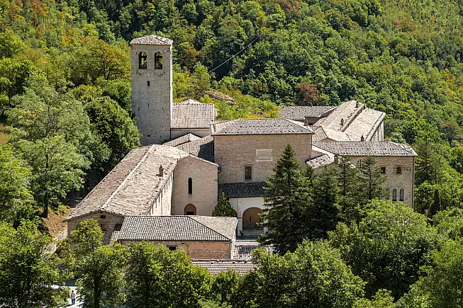Il Monastero di Fonte Avellana, a Serra di Sant'Abbondio. 