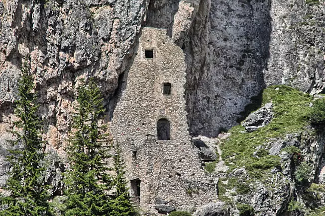 Selva di Val Gardena, rovine castello Wolkenstein