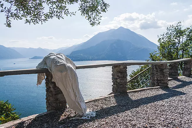 Dal Castello di Vezio, vista sul Lago di Como... con una statua di un fantasma. 