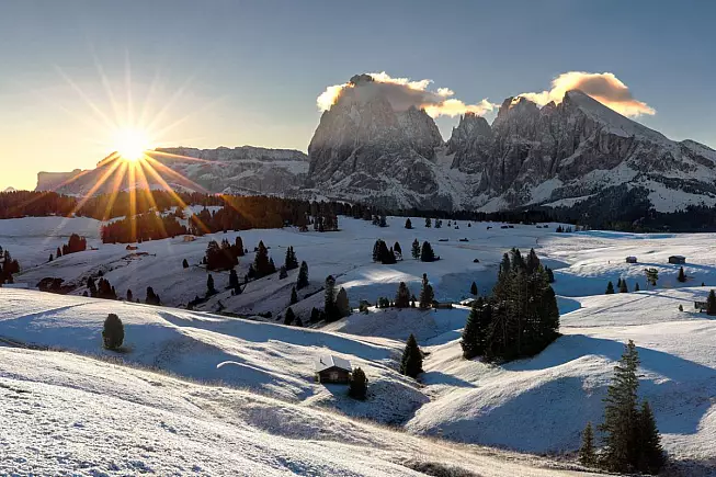 Alpe di Siusi, vista panoramica. Alpi Dolomitiche, Trentino Alto Adige, Italia. iStock, Radu79