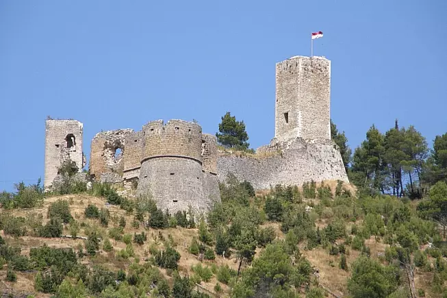 Castello Cantelmo, Popoli. Ra Boe, Wikimedia