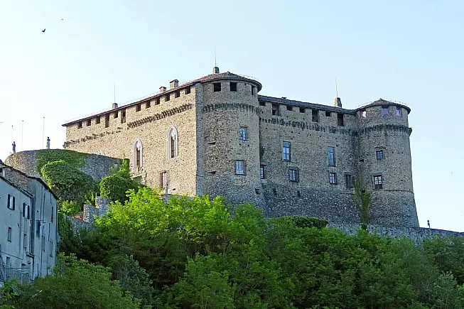 Castello di Compiano, Compiano, Emilia-Romagna. Parma1983, Wikimedia