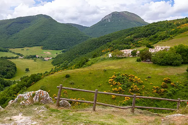 Vista su Elcito, nelle Marche. 