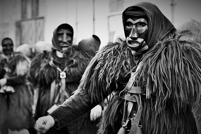 La tradizionale maschera sarda dei Mamuthones, originaria del Carnevale di Mamoiada. 