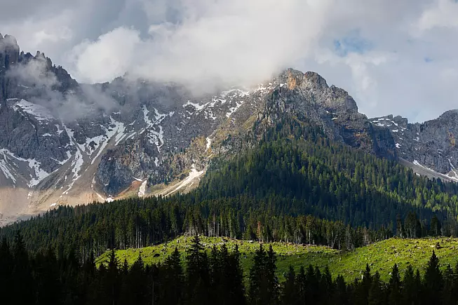 Monte Catinaccio, o Rosengarten, del Passo Costalunga. Dolomiti