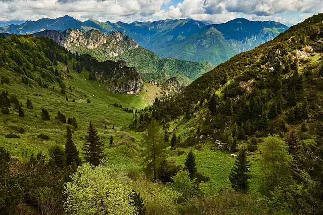 Passo Tremalzo, tra Lago di Garda e Alpi Lombarde
