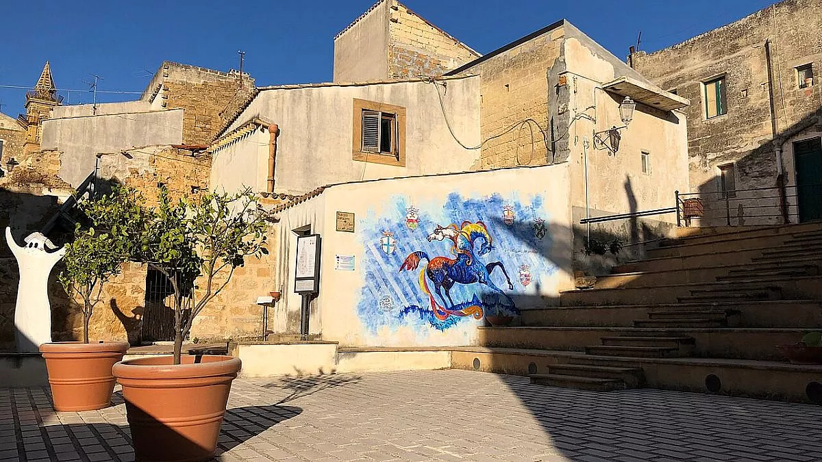 Piazza Saraceni, Sambuca di Sicilia. Davide Mauro, Wikimedia Commons