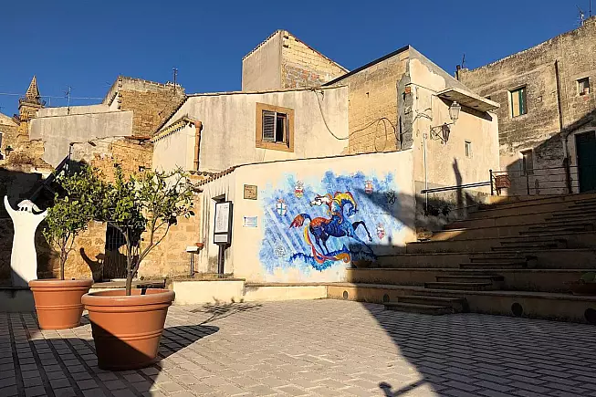 Piazza Saraceni, Sambuca di Sicilia. Davide Mauro, Wikimedia Commons
