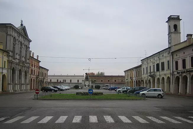 Piazza XXIII Aprile, Pomponesco. Io, Wikimedia