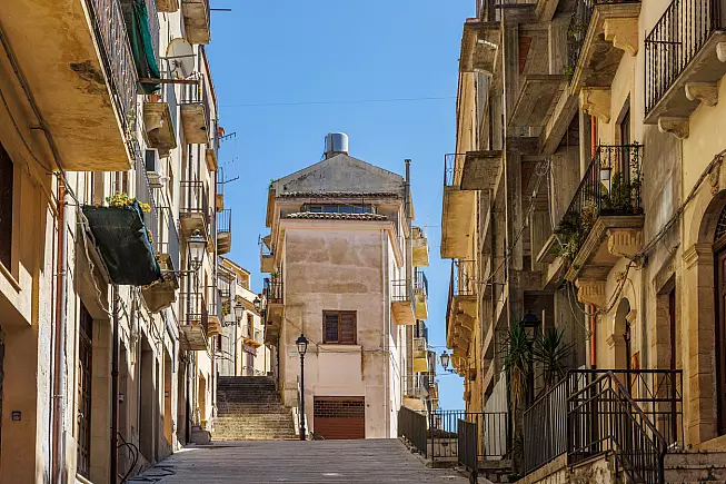 Le vie del borgo di Salemi.