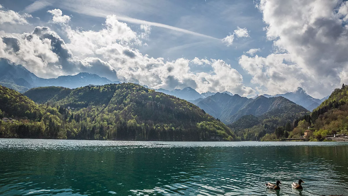 Valcellina, vista del Lago di Barcis, Pordenone, Italia