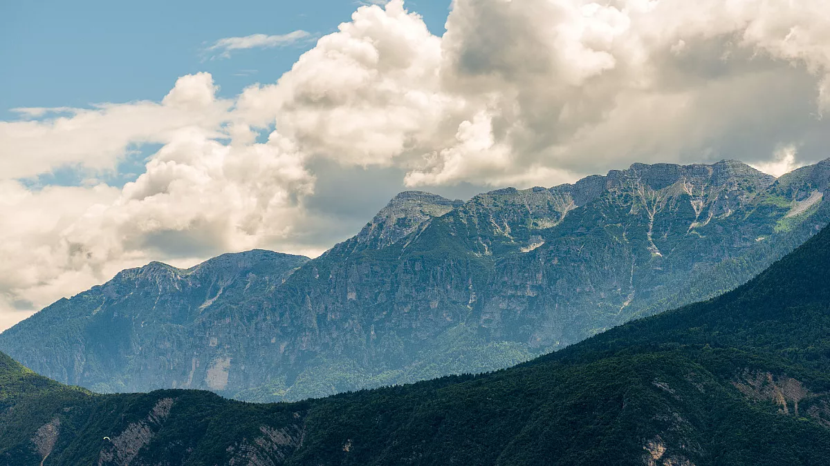 Altopiano dei sette comuni. Vista della Cima Dodici. Shutterstock 1866425959